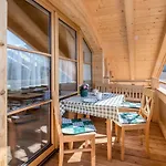 Susi Im Neubau Appartement