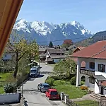Susi Im Neubau Appartement Farchant