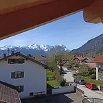 Susi Im Neubau فراشانت